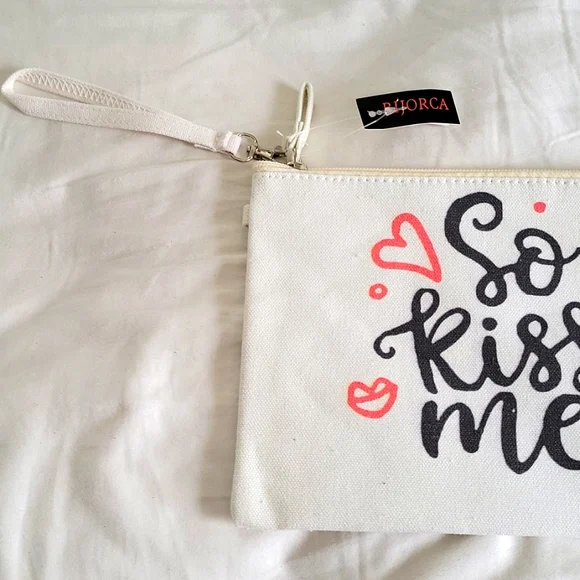 "So Kiss Me" make up bag clutch, NWT💗🎉🎊 - Picture 2 of 8